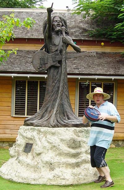 Самые известные памятники голливудским знаменитостям