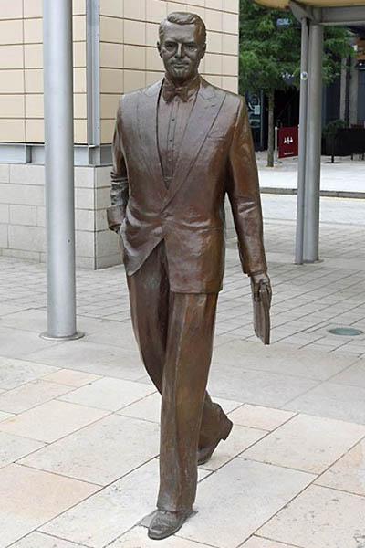 Самые известные памятники голливудским знаменитостям