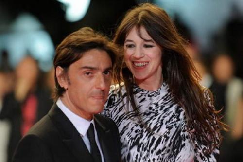 Звезды, которым неказистая внешность не помешала стать знаменитыми