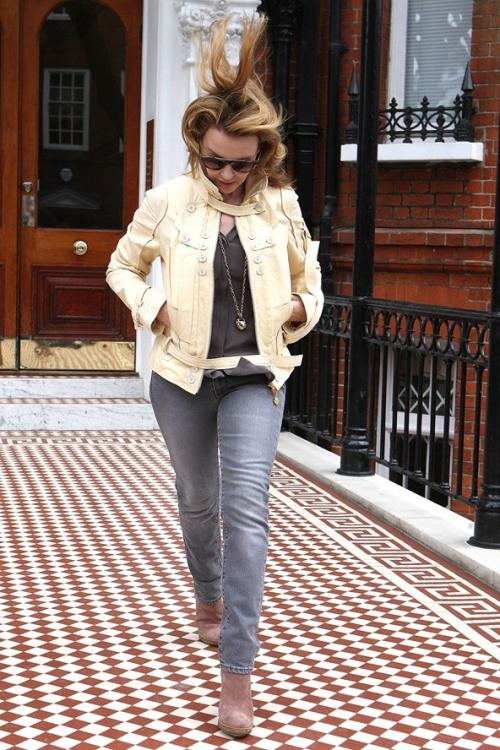 Знаменитости, застигнутые врасплох порывами ветра