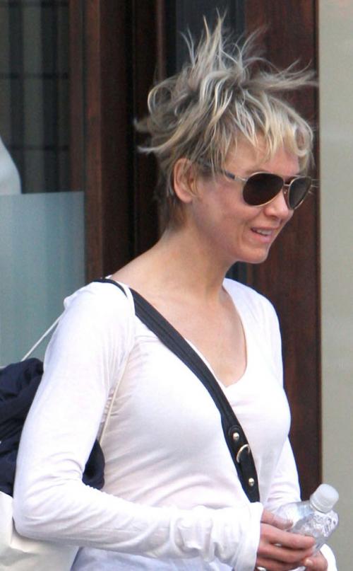 Знаменитости, застигнутые врасплох порывами ветра