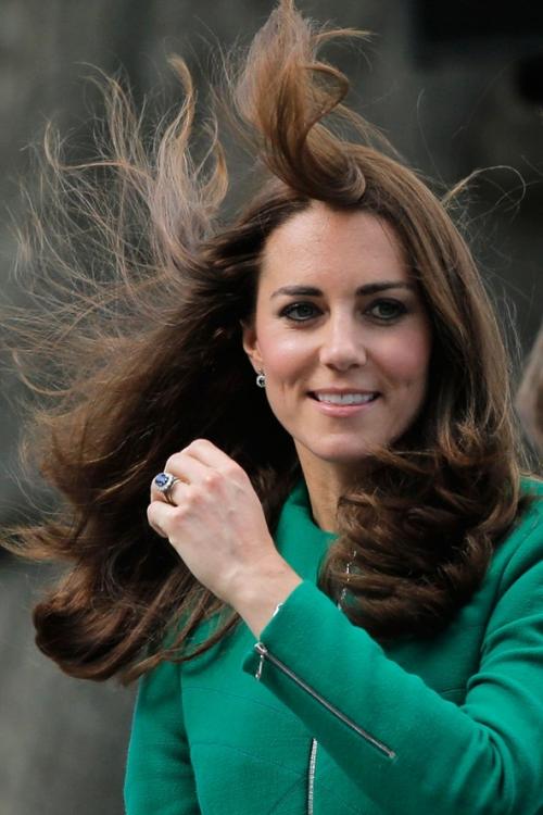 Знаменитости, застигнутые врасплох порывами ветра