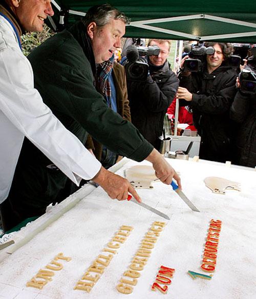 На день рождения Кнут получил пряник