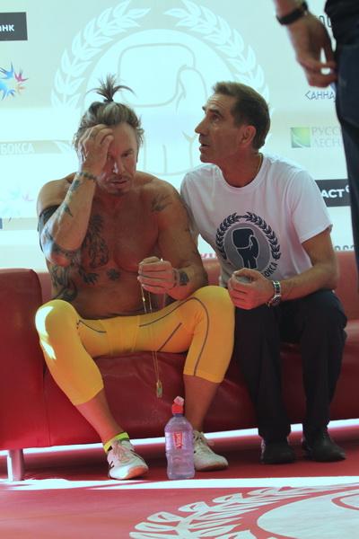 Микки Рурк в Москве дал мастер-класс по боксу