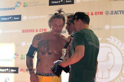 Микки Рурк в Москве дал мастер-класс по боксу