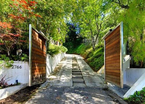 Подружка Человека-паука продает дом в Лос-Анджелесе