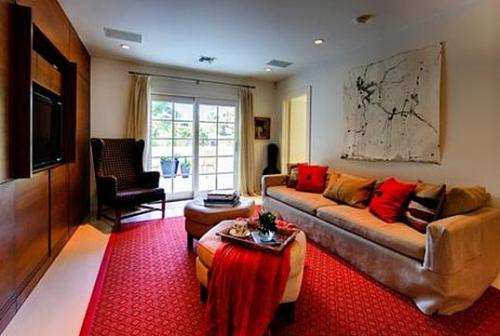 Подружка Человека-паука продает дом в Лос-Анджелесе