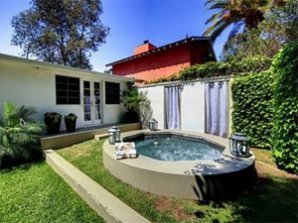 Подружка Человека-паука продает дом в Лос-Анджелесе