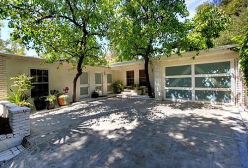 Подружка Человека-паука продает дом в Лос-Анджелесе