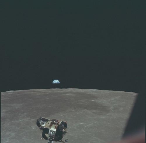 Фотографии миссии "Аполлон-11", которые NASA скрывало все эти годы