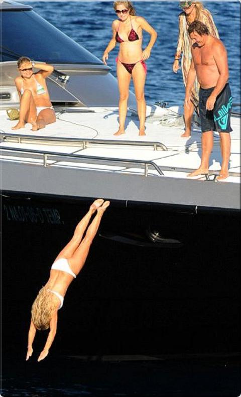 Бывшая участница Spice Girl играет с любовником в "Титаник"