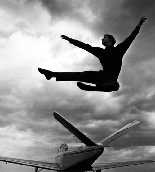 Звезды прыгают в объективе Филиппа Халсмана