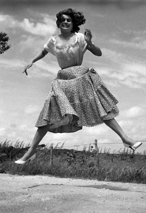 Звезды прыгают в объективе Филиппа Халсмана