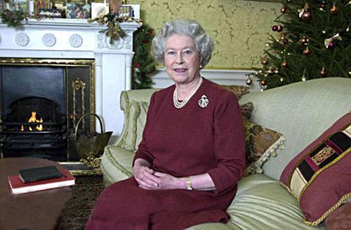 Что под мантией у королевы?