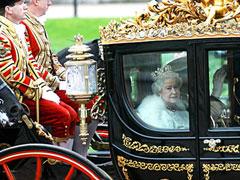 Что под мантией у королевы?