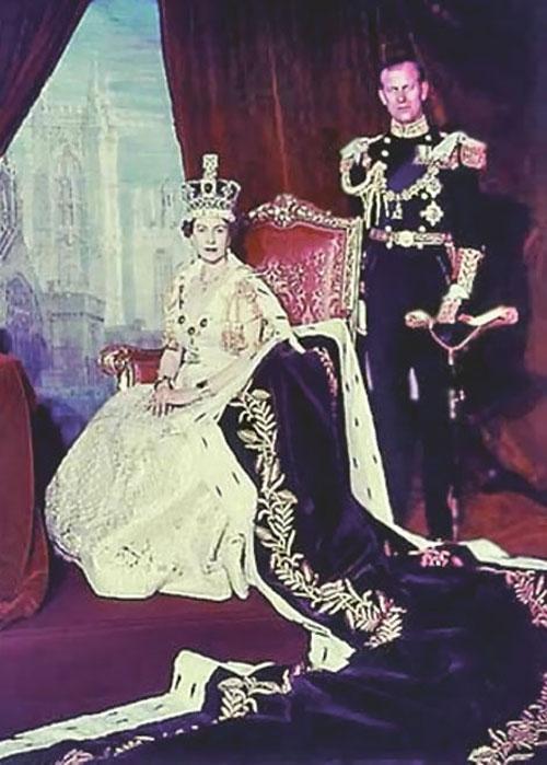 Что под мантией у королевы?