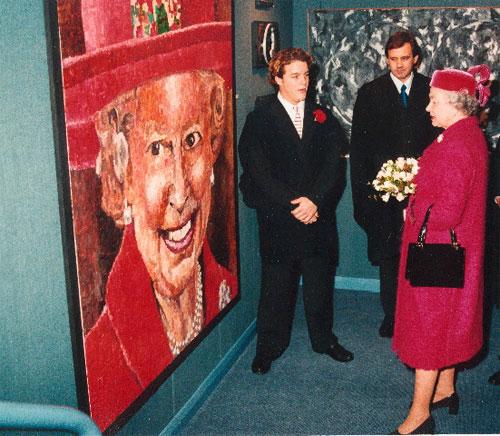 Что под мантией у королевы?