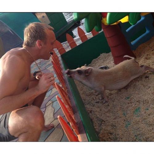 Самые неожиданные фото российских футболистов из Сети