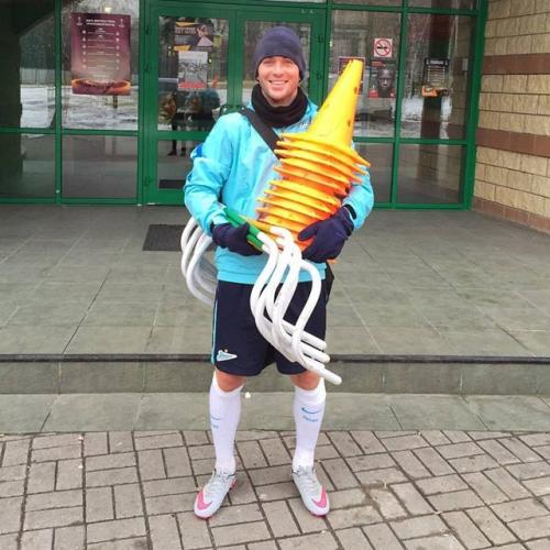 Самые неожиданные фото российских футболистов из Сети