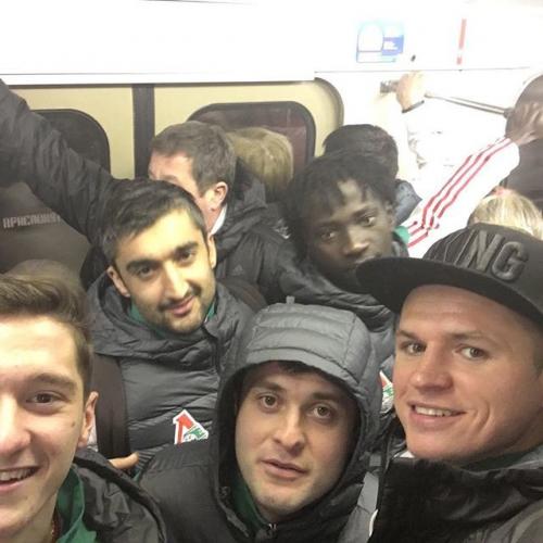 Самые неожиданные фото российских футболистов из Сети