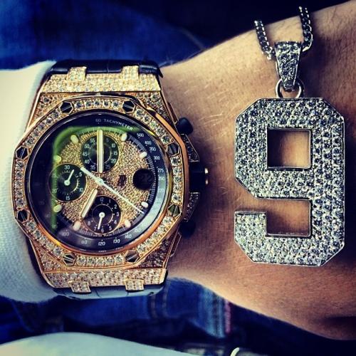 Самые неожиданные фото российских футболистов из Сети