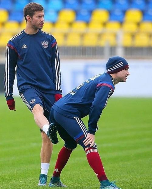 Самые неожиданные фото российских футболистов из Сети