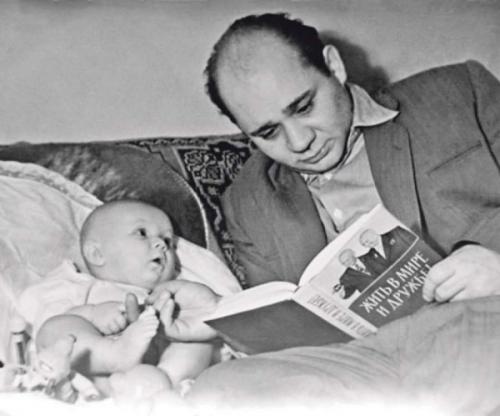 Редкие фото советских знаменитостей с детьми