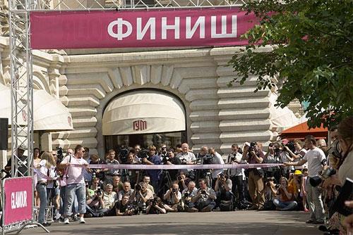 На Красной площади состоялись гонки на высоких каблуках