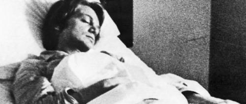 Самые странные и нелепые смерти знаменитостей