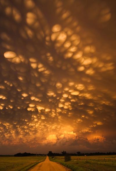 Удивительные и страшные фотографии грозового неба