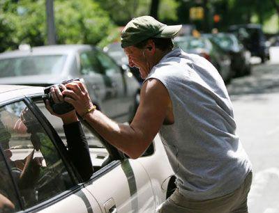 Топ-20 самых хулиганских нападений звезд на папарацци