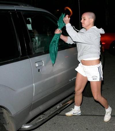 Топ-20 самых хулиганских нападений звезд на папарацци