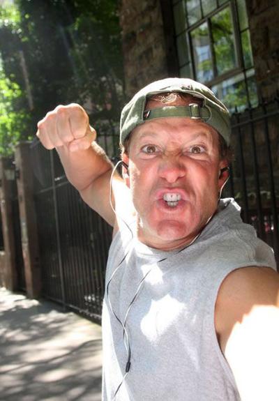 Топ-20 самых хулиганских нападений звезд на папарацци