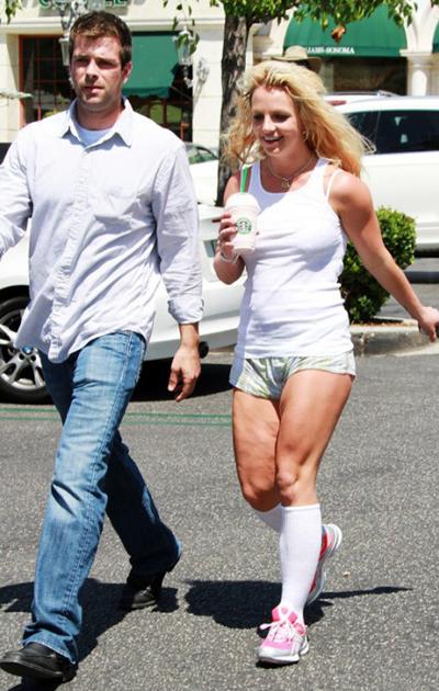 Топ-20 самых хулиганских нападений звезд на папарацци