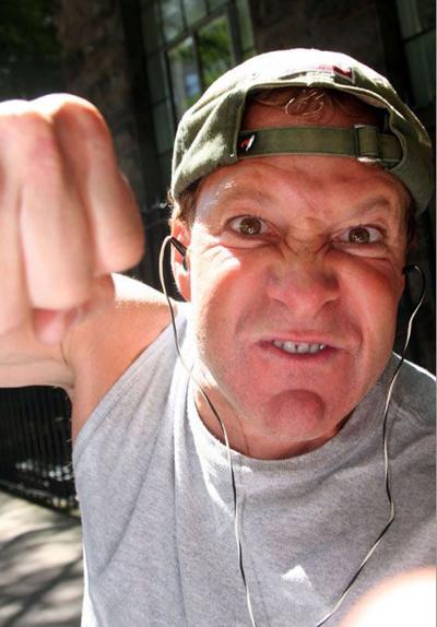 Топ-20 самых хулиганских нападений звезд на папарацци