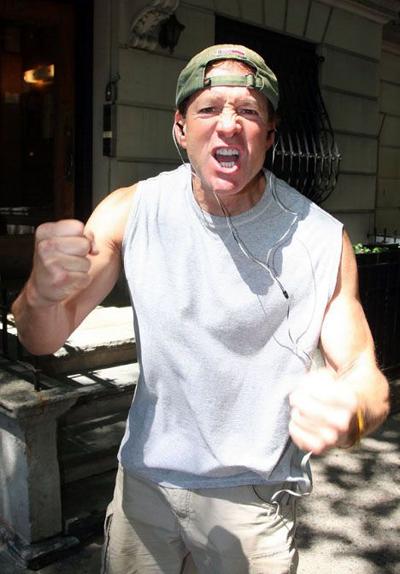 Топ-20 самых хулиганских нападений звезд на папарацци