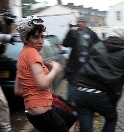 Топ-20 самых хулиганских нападений звезд на папарацци