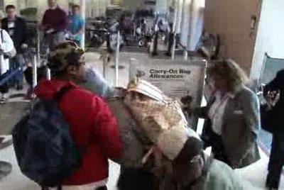 Топ-20 самых хулиганских нападений звезд на папарацци