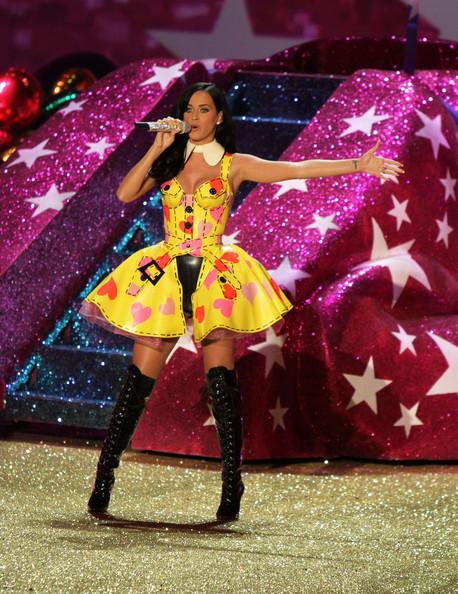 Любительница невероятных нарядов, Кэти Перри