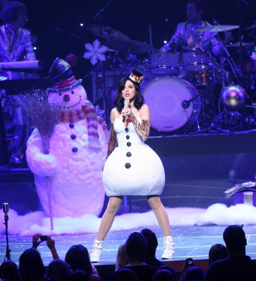 Любительница невероятных нарядов, Кэти Перри