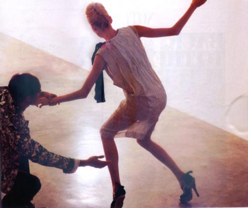 Самые курьёзные падения топ-моделей на подиуме