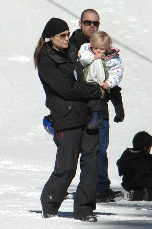Семейство Джоли-Питт порезвилось на горнолыжном курорте