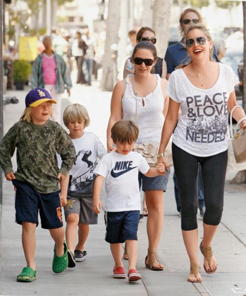 Знаменитости, чьих детей выносили суррогатные матери