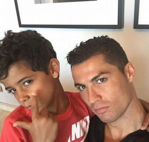 Знаменитости, чьих детей выносили суррогатные матери