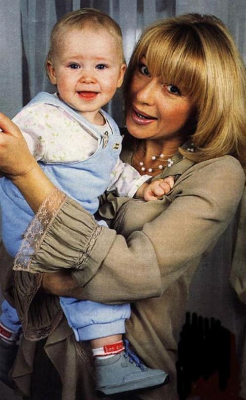 Знаменитости, чьих детей выносили суррогатные матери