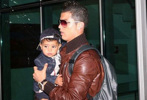 Знаменитости, чьих детей выносили суррогатные матери