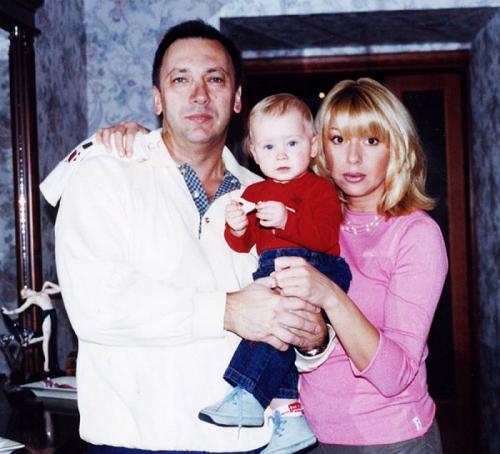 Знаменитости, чьих детей выносили суррогатные матери