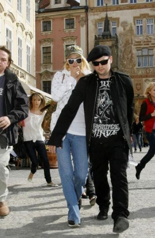 Пэрис Хилтон получила от бойфренда удар ногой в челюсть