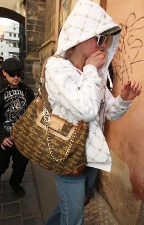 Пэрис Хилтон получила от бойфренда удар ногой в челюсть