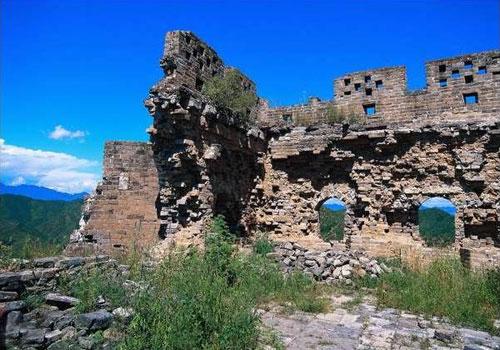 "Суперзабор" империи дал трещину